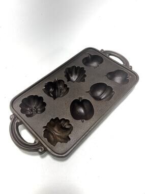 Vintage John Wright Cast Iron Cornbread Pan Fruit Mold USA 8 Slot